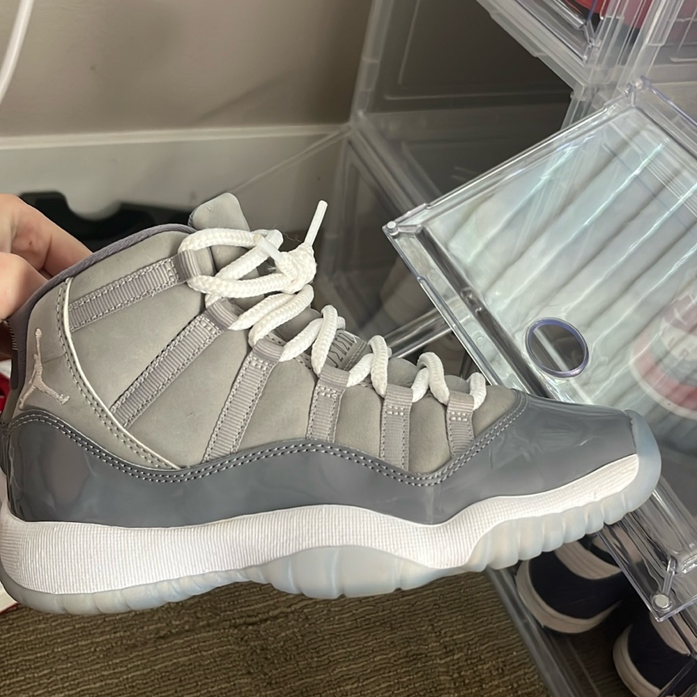 Jordan 11 cool grey size 4.5y